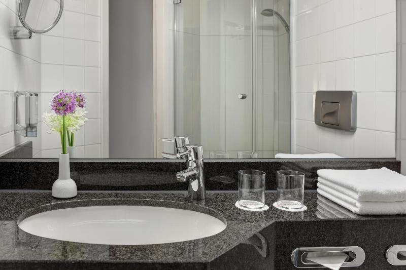 Intercityhotel Kiel Bagian luar foto